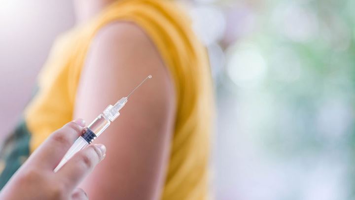Tο αντιγριπικό εμβόλιο μπορεί να βοηθήσει την άμυνα του οργανισμού κατά του κορωνοϊού