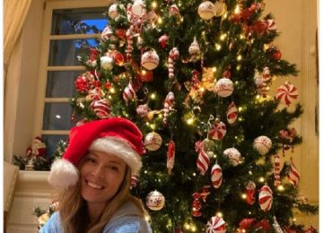 Μαριέττα Χρουσαλά: Στόλισε το χριστουγεννιάτικο δέντρο της και μοιράστηκε τη στιγμή με τους φίλους της