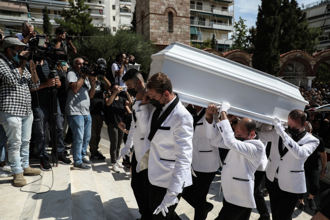 Το λευκό φέρετρο του Mad Clip κηδεια
