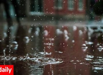 10 τραγούδια για να ακούσεις μια βροχερή ημέρα (video)