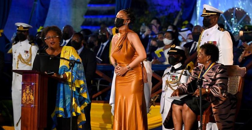 Η Rihanna ανακηρύχθηκε εθνική ηρωίδα την ημέρα της ανεξαρτησίας των Μπαρμπέιντος